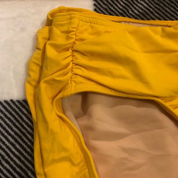 Lands’ End Yellow Tankini swim top with ruched swim bottoms.Women’s size 6. NEW! - Picture 3 of 8
